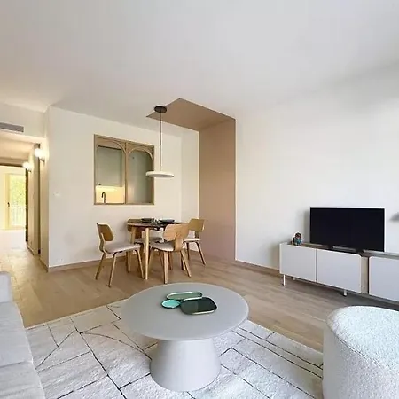 Renovated T2, Pkg, Walking Beaches, Palm