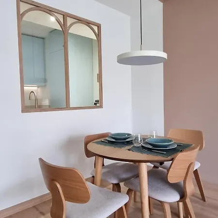 Renovated T2, Pkg, Walking Beaches, Palm Appartement *