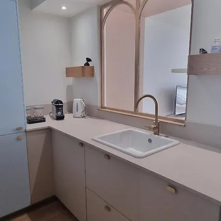 Renovated T2, Pkg, Walking Beaches, Palm Apartment *