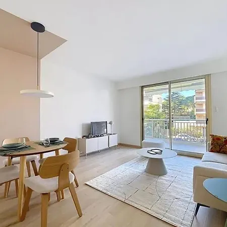 Renovated T2, Pkg, Walking Beaches, Palm Apartment Cannes