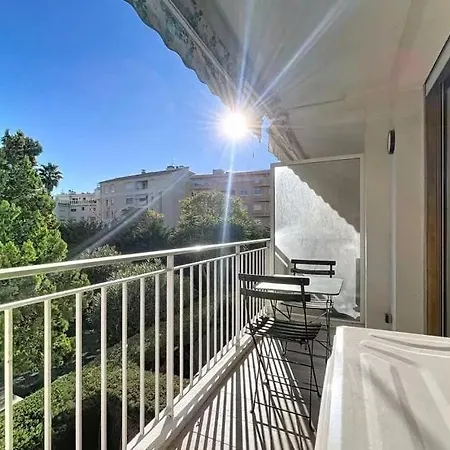 Renovated T2, Pkg, Walking Beaches, Palm Apartment Cannes